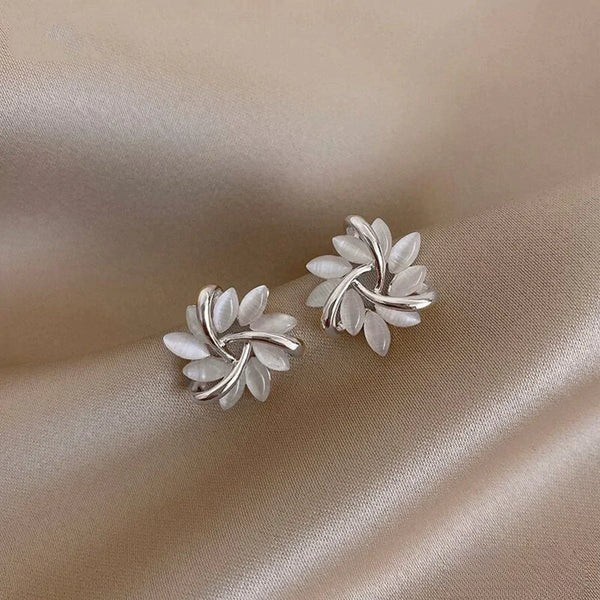 Sienna™ | Elegante Opal Bloemblaadje Cirkel Stud Oorbellen