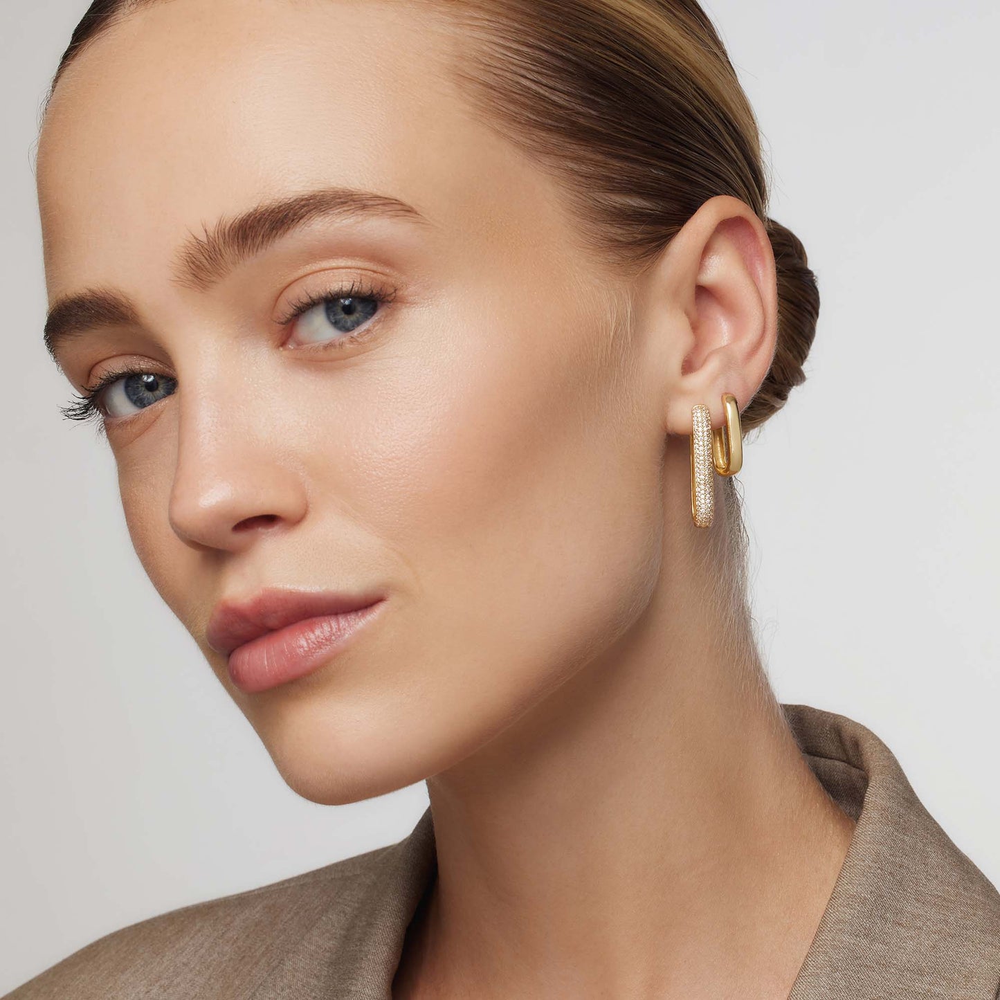 Icona™ | 16K Gouden Grote Pave Hoepeloorbellen