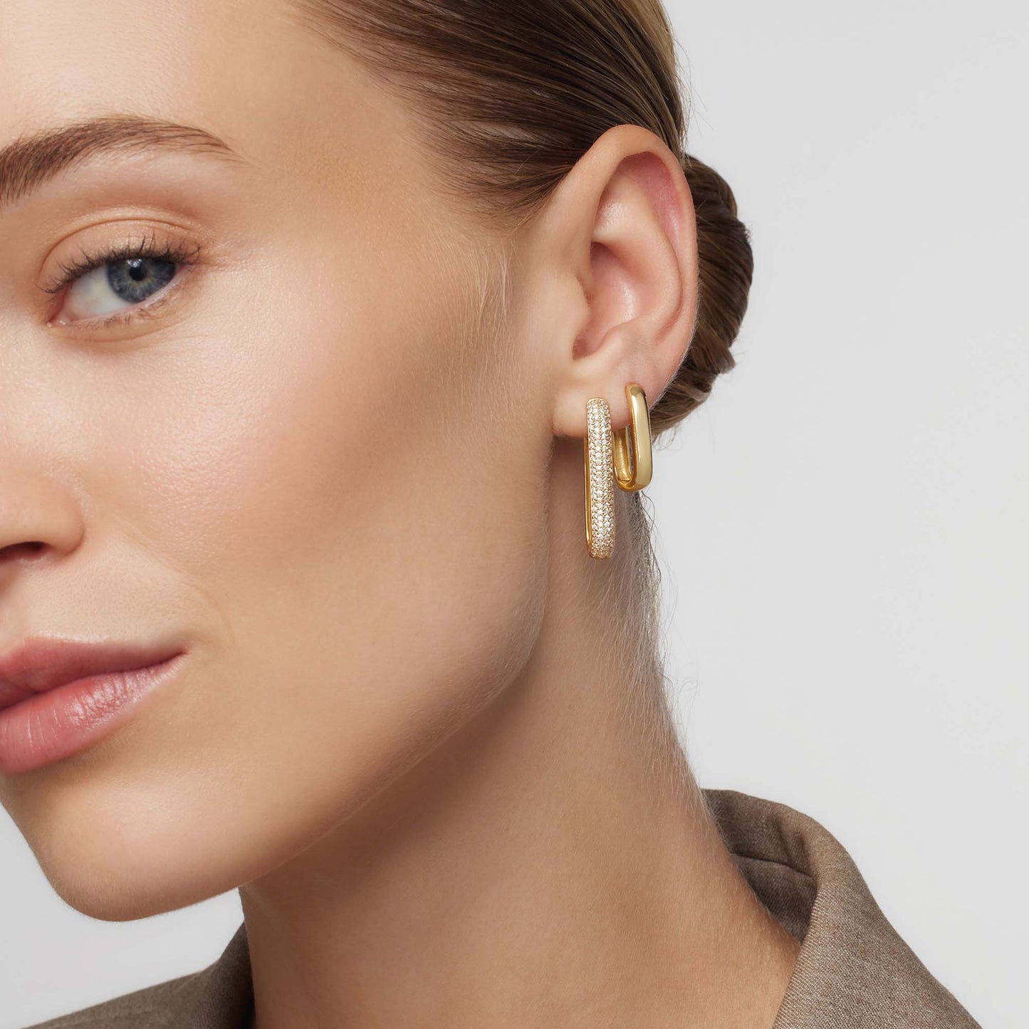 Icona™ | 16K Gouden Grote Pave Hoepeloorbellen